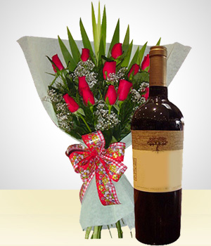 Flores a  Combo Distincin: Bouquet de 12 Rosas + Vino.